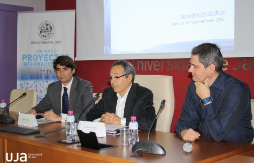 El Vicerrector de Investigación, Gustavo Reyes, junto a Daniel Escanena y Fernando Martín. 