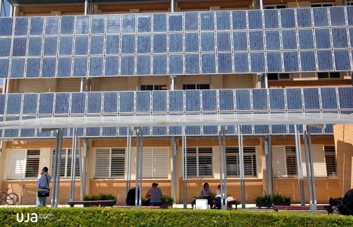 Placas fotovoltaicas, en el Edificio B5 del Campus Las Lagunillas.