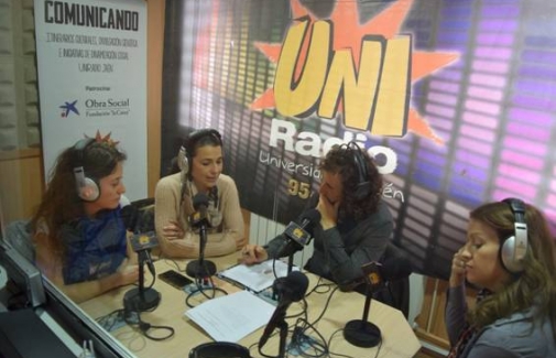Estudios de UniRadio Jaén, durante la emisión de un programa.