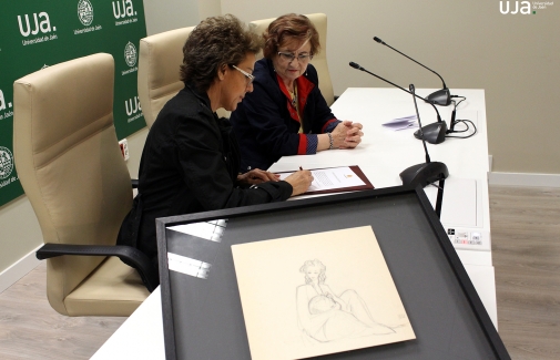 Momento de la firma del documento de donación. Foto: Álvaro Santiago.