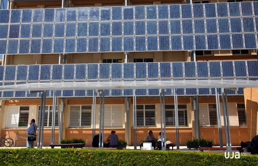 Placas fotovoltaicas, en el Edificio B5 del Campus Las Lagunillas.