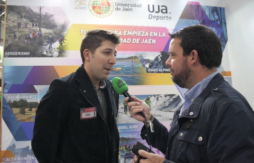 Entrevista a Francisco Molina, en el stand de la UJA.
