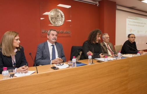 Un momento de la celebración de la mesa redonda.