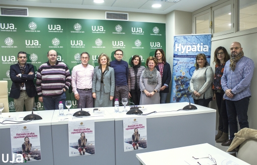 Representantes de la UJA y de la Delegación de Educación de la Junta de Andalucía. Foto: María Isabel Arias
