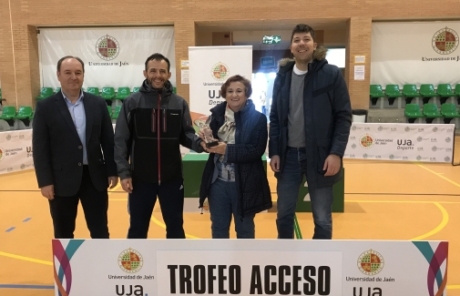 Entrega de Trofeo a la Deportividad. En la imagen, Antonio Damas, José Antonio Tena, María Dolores Rincón y Francisco Molina.