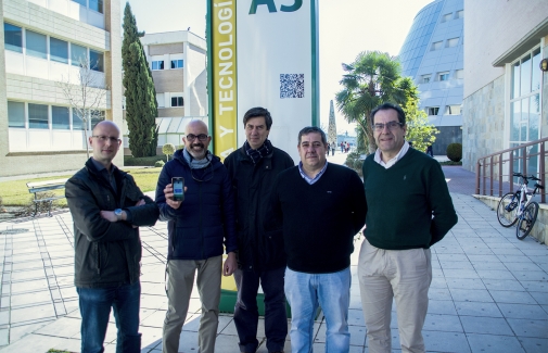 Los investigadores de la UJA Carlos Ogáyar, Jorge N. Domínguez, Diego Franco, Rafael Segura y Alfonso Ureña. Foto: María Isabel Arias.
