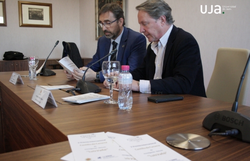 Juan Gómez y Francisco Vañó, durante la presentación del premio.