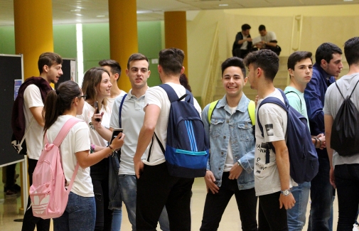 Alumnado en un descanso de las pruebas, en la convocatoria de junio del pasado año.