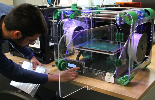 Impresora 3D, en uno de los laboratorios ubicados en el Edificio A3.
