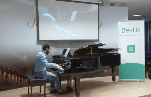 Demostración al piano, en el Shigeru Kawai Center de Madrid, celebrada el pasado mes de marzo.