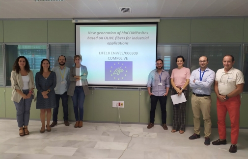 La investigadora Mª Dolores La Rubia, segunda por la izquierda, junto a otros miembros del consorcio del proyecto Life Compolive.