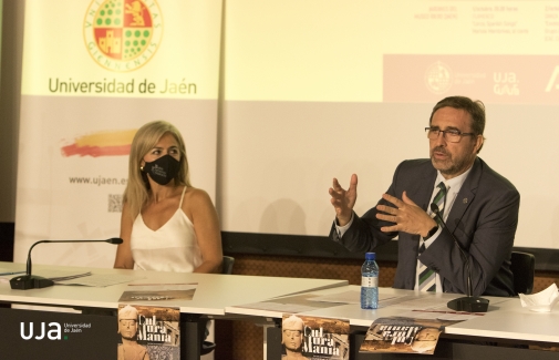 Intervención del Rector de la UJA, en la presentación del programa de 'Culturamanía'. Foto: F. Mármol.