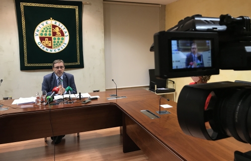 Intervención del Rector de la UJA ante los medios de comunicación.