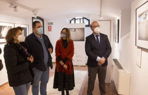 Katy Gómez Catalina, Víctor Manuel Torres, Mª Paz López-Peláez Casellas y Felipe Serrano, en la inauguración. Foto: Fernando Mármol