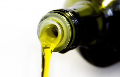 Botella de aceite de oliva virgen.