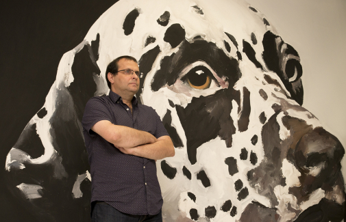 Santiago Idáñez, en la exposición 'Sin dueño' que organizó la UJA en 2017.