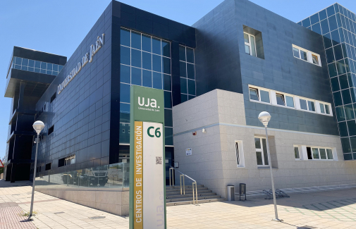 Edificio C6 de Centros de Investigación en el Campus Las Lagunillas.