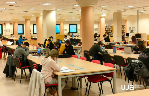 Alumnado de la UJA estudia en la Biblioteca del Campus Las Lagunillas