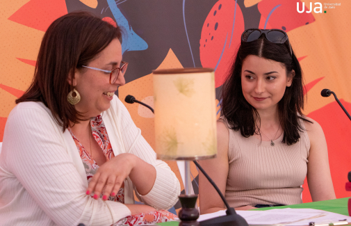 Beatriz Valverde, a la izquierda, junto a la escritora Nadia Lopka.