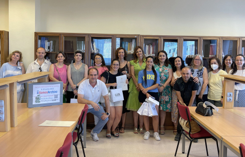 Foto de familia con participantes de las actividades organizadas por el Archivo General de la UJA.