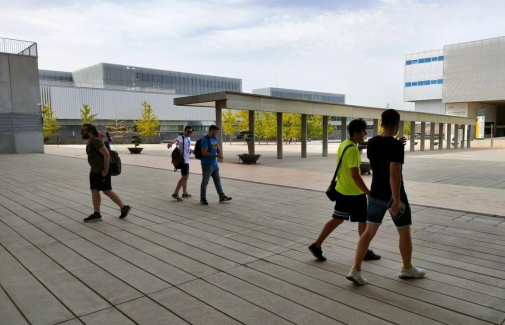 Alumnado en el Campus Científico-Tecnológico de Linares.