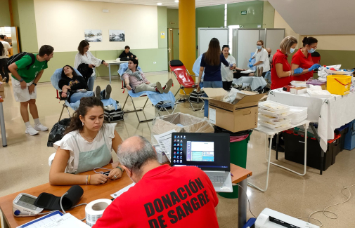 El 'Reto 10.000 donaciones de sangre' ha comenzado este martes en la UJA.