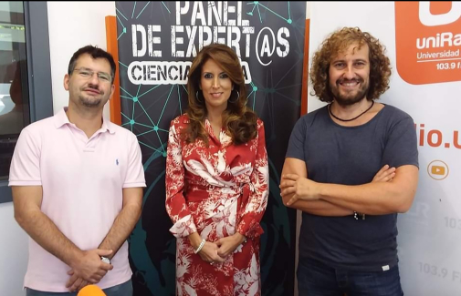 Julio A. Olivares, Marisa Pérez Cañado y Diego Rascón Moreno, en los estudios de UniRadio Jaén.