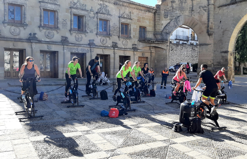 Actividad de spinning en la Plaza del Pópulo.