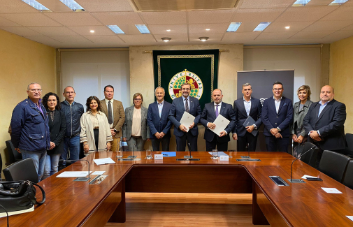 Representantes institucionales, investigadores de la UJA integrantes de la cátedra y miembros de la Fundación Fulgencio Meseguer.