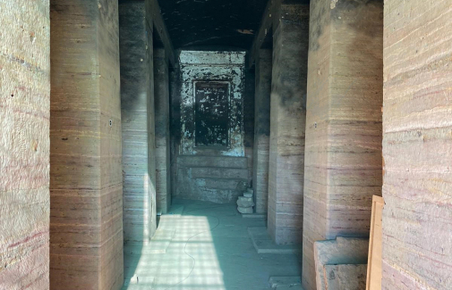 Imagen interior de la tumba, catalogada con el número 33, en la necrópolis de Qubbet el-Hawa (Asuán, Egipto).