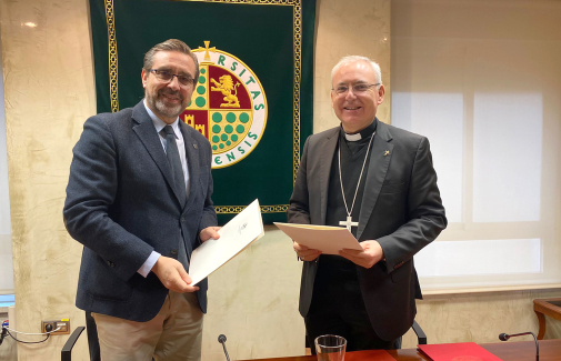 Juan Gómez y Sebastián Chico, tras la firma del convenio.