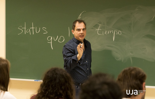 El dramaturgo Alberto Conejero, durante un taller impartido en la UJA.