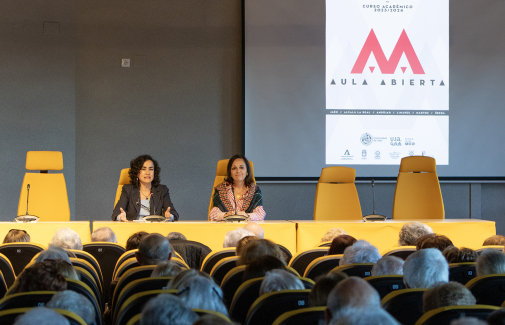 Marta Torres e Isabel Abad, en la apertura del programa en la sede de Jaén.