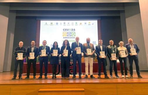 El Rector, en el centro, junto a representantes de la Junta y de las universidades públicas de Andalucía.