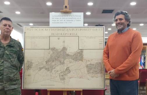 Acto inaugural con el profesor José Miguel Delgado acompañado por el subteniente José Luis Montero.