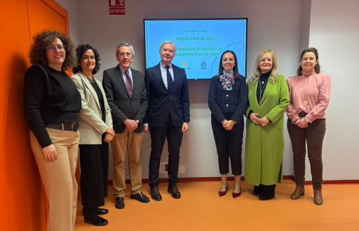 Representantes del Vicerrectorado de Cultura y de la Real Sociedad Económica de Amigos del País de Jaén.