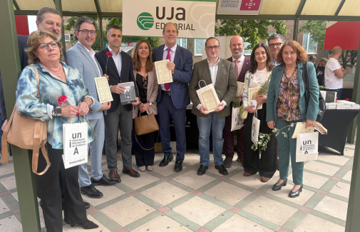 Autoridades asistentes a la inauguración de la Fiesta del Libro de la UJA, frente al stand de UJA Editorial.