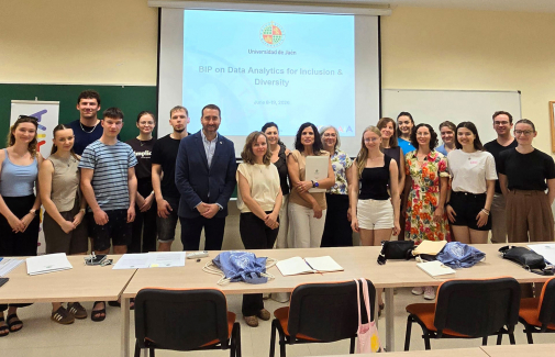 Representantes institucionales, profesorado y alumnado participante en el BIP ‘Data Analytics for Inclusion & Diversity’.