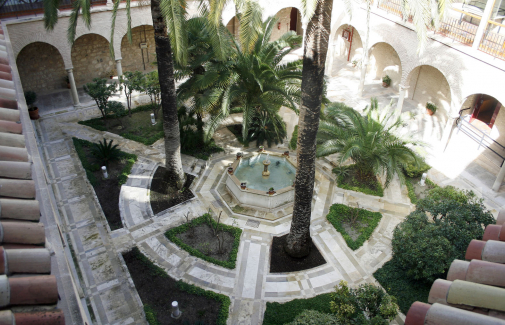 Patio del antiguo hospital San Juan de Dios de Jaén, sede del IEG.